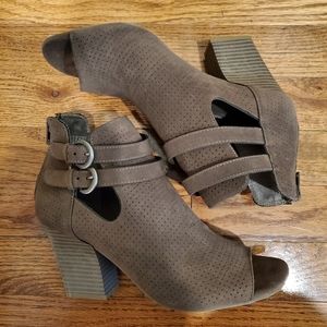 White Mountain peep toe booties